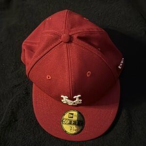 New York Mets hat maroon in color